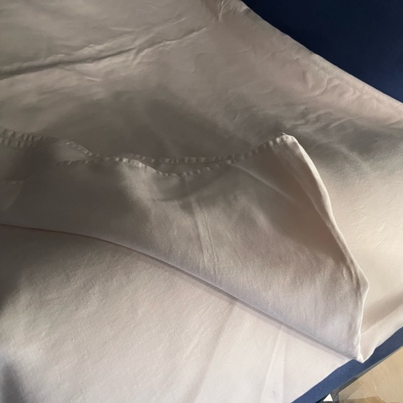 Prescott Fine linen King size Flat sheet! Firm Price - Picture 7 of 15